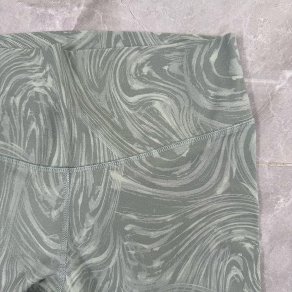 Women’s Old Navy Active Extra High Waisted Power Chill Swirl Leggings Large - Picture 4 of 16